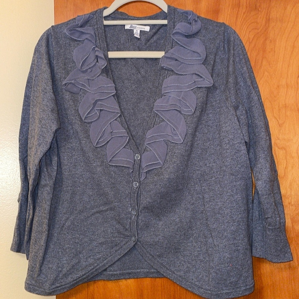 G.H. Bass Woman’s Cardigan with ruffle details Size XL